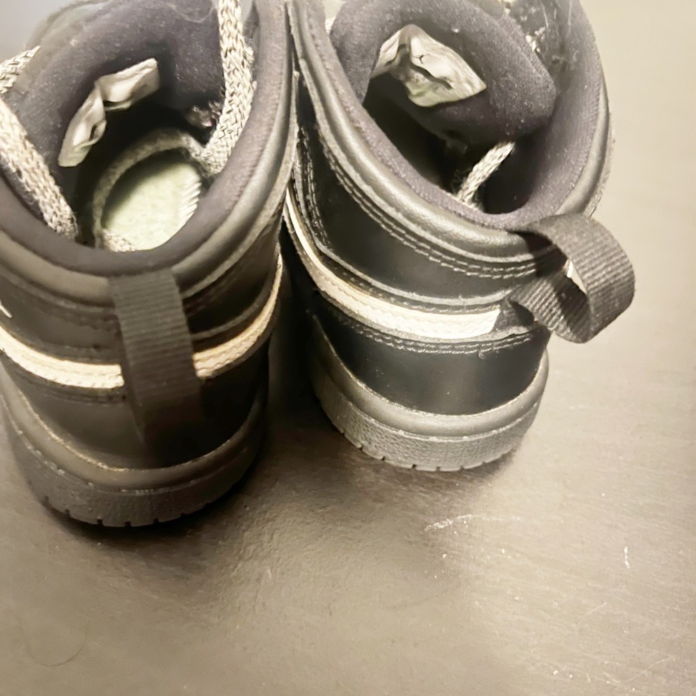 Nike Air Jordan Retro 1 Mid Black White Fashion Sneakers - Picture 3 of 4